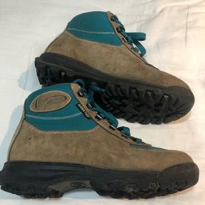 Vasque 7117 M women’s gortex hiking boots EUC
